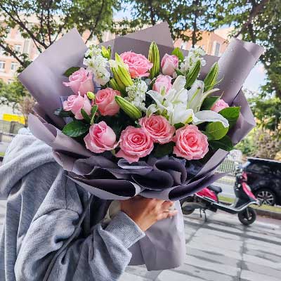 本溪11朵戴安娜粉玫瑰百合，与你一起追逐梦想