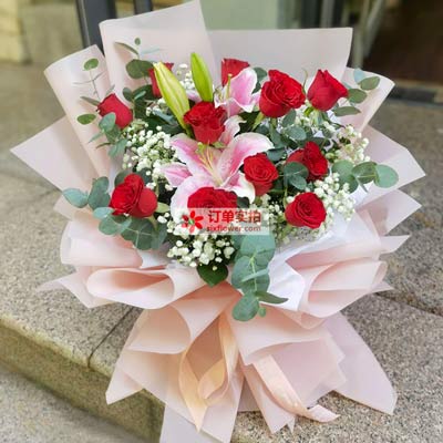 本溪11朵红玫瑰百合，全世界里只有一个你